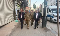 Orgeneral Tokel, Yüksekova'da esnafı ziyaret etti