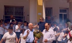Osmaniye'de 44 yıllık sınıf öğretmeni, alkışlarla emekli oldu