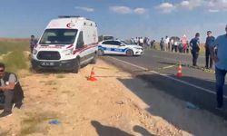 Otomobil, kamyonun altına girdi; 2 ölü, 1'i ağır yaralı