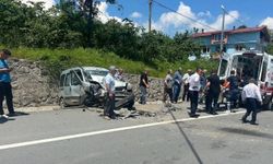 Otomobil karşı şeride geçti; 7 yaralı