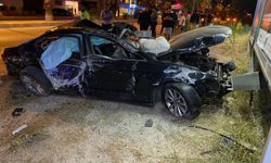 Otomobil, kavşakta takla attı; 2'si ağır 3 yaralı