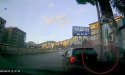 Otomobilin altında kalmaktan son anda kurtuldular