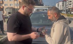 Otomobilin motor bölümüne sıkışan 2 yavru kedi kurtarıldı