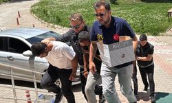 Otomobilin vites körüğünde uyuşturucu sevkiyatı; 2 tutuklama