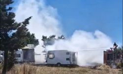 Park halindeki 2 karavan alev alev yandı; o anlar kamerada