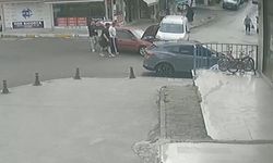 Pendik'te hafif ticari araca çarpan otomobil kamerada
