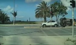 Pendik'te otomobilin çarptığı hafif ticari araç önündeki araca çarptı; kaza kamerada
