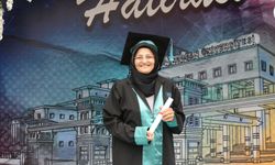 RTEÜ'de mezuniyet coşkusu; 54 yaşında iki ana dalda birinci oldu