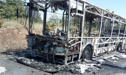 Seyir halindeki otobüs alev alev yandı