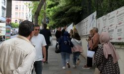 Şişli'de LGS için yanlış okula gelen kız öğrenciye veliler yardım etti