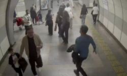 Şişli'de metroda yolcunun cep telefonunu çalan 2 şüpheli tutuklandı