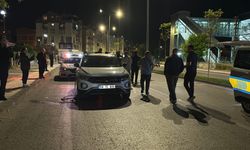 Sivas'ta motosiklet aydınlatma direğine çarptı: 2 yaralı