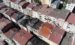 Sultangazi'de apartmanın çatısında çıkan yangın 6 binaya daha sıçradı / Ek görüntüyle geniş haber