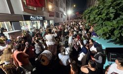 Tekirdağ'da şalvar gecesine yoğun ilgi; katılımcılar sokağa sığmadı