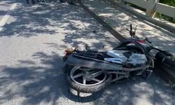 TIR'ı sollamak isterken devrilen motosikletin sürücüsü öldü