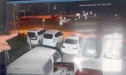 TIR'ın devrilip, 17 ton arpanın yola saçıldığı kaza güvenlik kamerasında