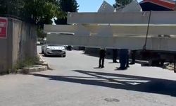 TIR'ın dorsesi ile bahçe duvarı arasına sıkışan Berat öldü