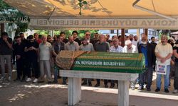 Tur midibüsünün devrildiği kazada ölenler, Konya'da toprağa verildi