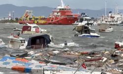 Tuzla'da fırtınadan geriye kalan batık tekneler temizleniyor