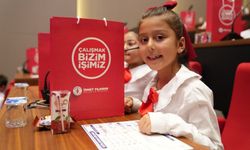 Ümraniye Belediyesi 120 öğrenciye tablet hediye etti