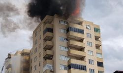 15 katlı binanın çatısı yandı