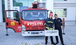 16 metre yükseklikte mahsur kalan kedi, kafes yöntemiyle kurtarıldı