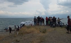 2 arkadaş, serinlemek için girdikleri İznik Gölü'nde boğuldu (2)