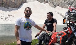 2 bin 500 metre rakımdaki buzul gölünde kayak