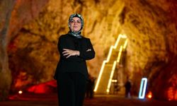 3 milyon yıllık mağaraya sprey boyayla zarar verdiler