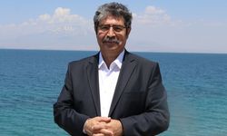 30 dereceyi bulan sıcakta, Türkiye'nin göl kıyısındaki tek mavi bayraklı plajında serinliyorlar