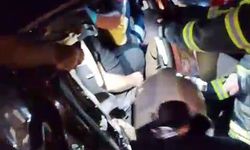 Adana'da kırmızı ışıkta bekleyen otomobile bir başka otomobil çarptı: 1 ölü, 3 yaralı