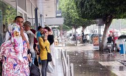 Adana'da yaz yağmuru hazırlıksız yakaladı