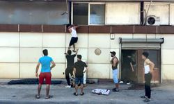 Antalya'da yan yana 4 depoda yangın