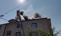Apartmanın çatısı alev alev yandı