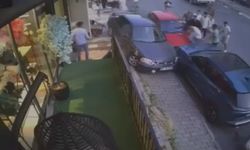 Arnavutköy'de fren yerine gaza basan sürücü kaldırımdaki kişiye çarptı; kaza kamerada