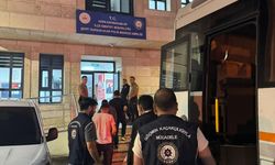Artvin'de 56 göçmen yakalandı; 3 şüpheliye işlem yapıldı