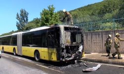 Ataşehir'de seyir halindeki İETT otobüsü alev alev yandı
