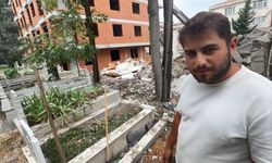Avcılar'da 4 katlı binanın yıkımında mezarlara önlem: Süngerler amortisör görevi gördü