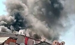 Avcılar'da 5 katlı binanın çatısında çıkan yangın 2 daireye sıçradı