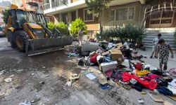 Avcılar'da cezaevinde olduğu için 7 aydır kira ödeyemedi, ev sahibi eşyaları sokağa attı