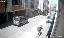 Avcılar'da park halindeki kamyonlardan hırsızlık kamerada