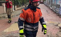 Avcılar'da yağışla birlikte yolda kayma oluştu; sokak trafiğe kapatıldı