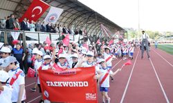 Bakan Bak, Kağıthane Yaz Spor Okulları Şöleni'ne katıldı