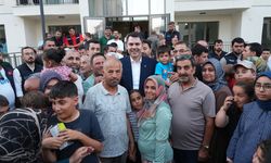 Bakan Kurum'dan depremzede Yusuf ve dedesine ziyaret