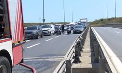 Başakşehir'de mobilya malzemesi yüklü kamyonet alev alev yandı