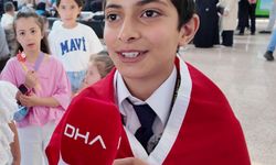 Başarılı hafızlar, 15 gün sürecek Kabe yolculuğuna çıktı