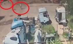 Başıboş köpeklerin saldırdığı çocuğu, babası ve amcası kurtardı