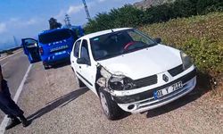 Başka bir aracın çarptığı otomobil, narenciye bahçesine devrildi: 2'si çocuk, 4 yaralı