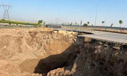 Batman'da ana isale hattının geçtiği yol çöktü