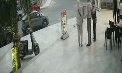 Beylikdüzü'nde sol şeritten sağa geçmek istedi; otomobille çarpıştı